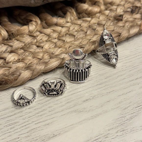 FREE PEOPLE RING SET - Picture 4 of 13